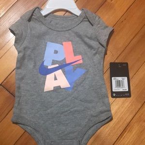 NWT Nike onesie for girl 6/9 months